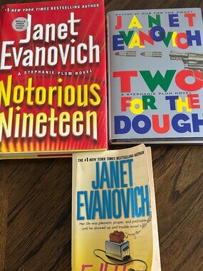 Janet Evanovich Book lot of 3 Full House/Two For The Dough/Notorious Nineteen